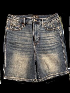 Judy Blue Medium Wash Denim Jean Shorts. Size Large